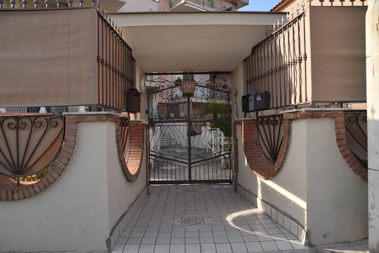B&B Le Cycas Castellammare di Stabia Exterior photo