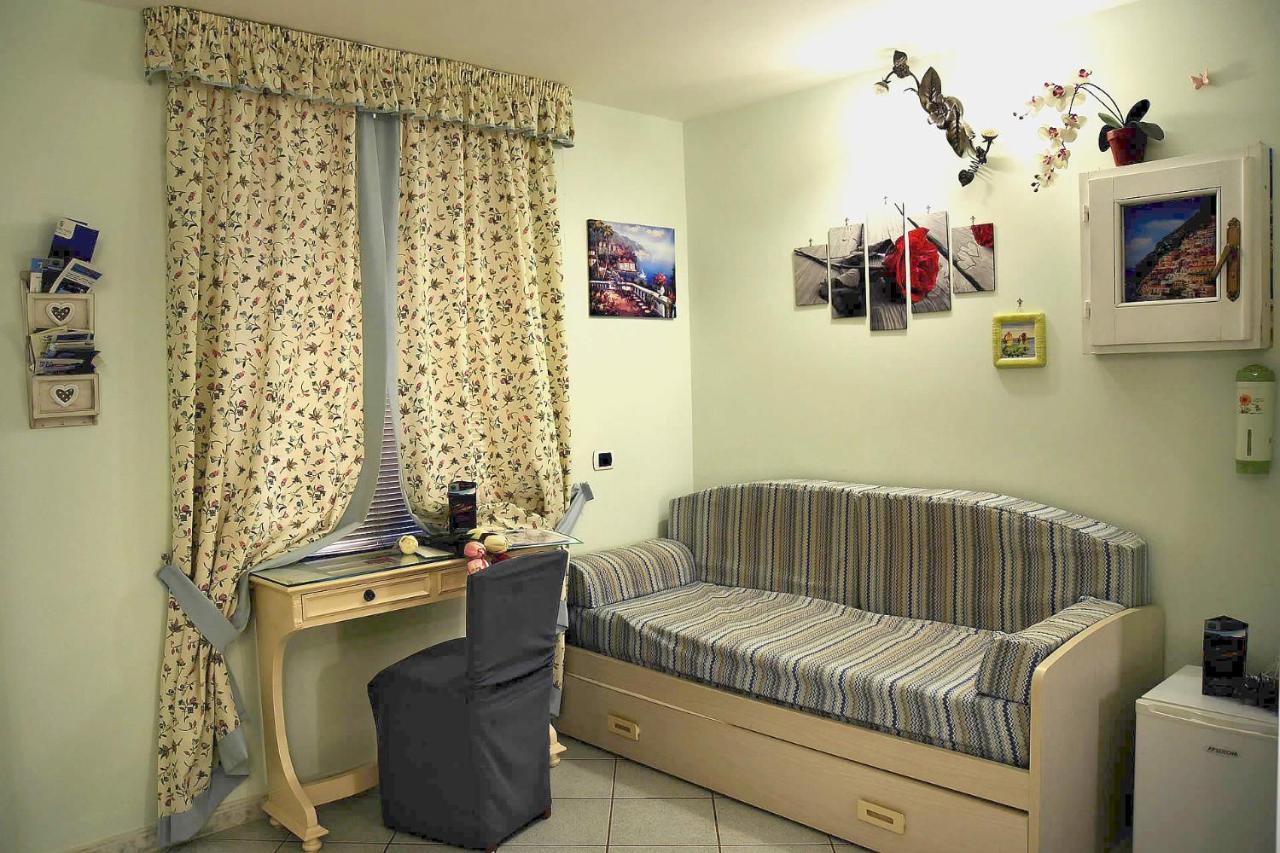 B&B Le Cycas Castellammare di Stabia Exterior photo