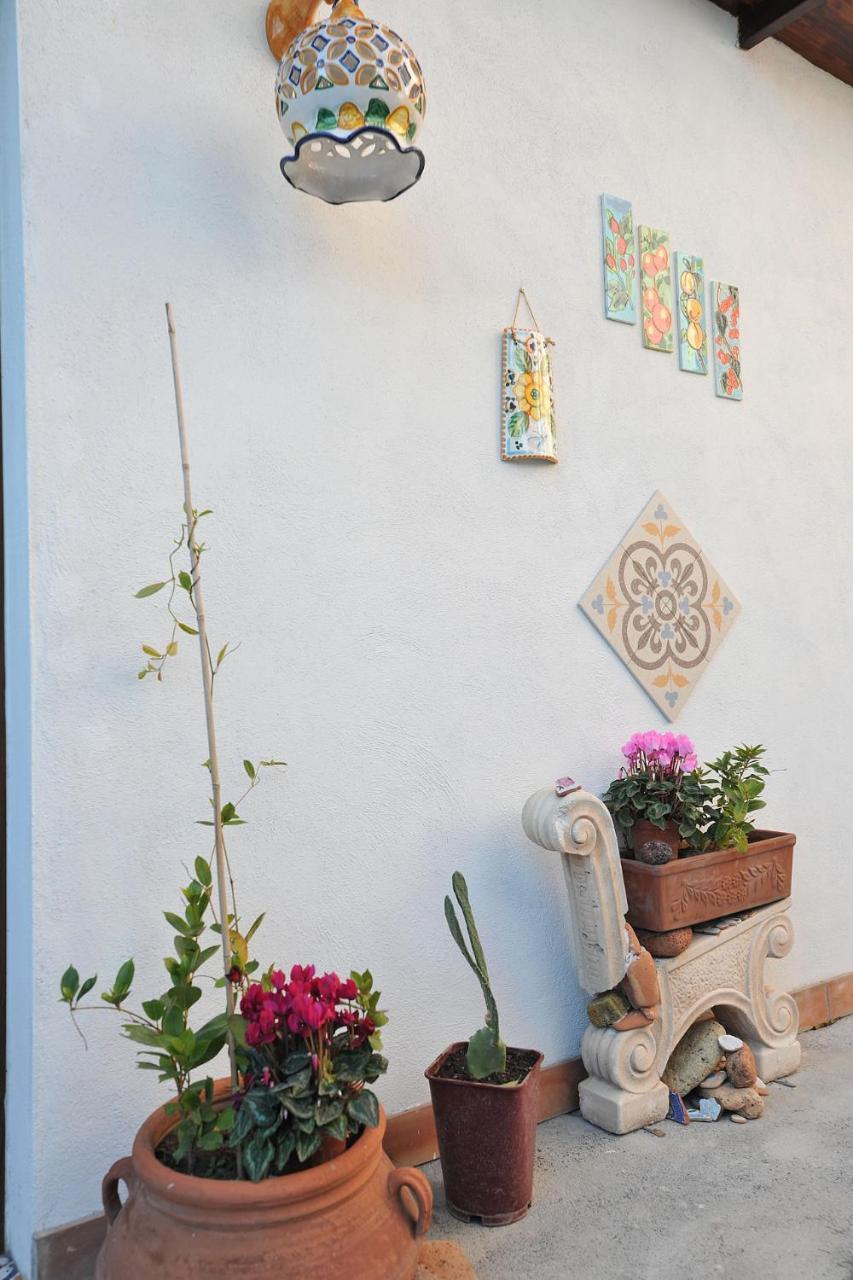 B&B Le Cycas Castellammare di Stabia Exterior photo